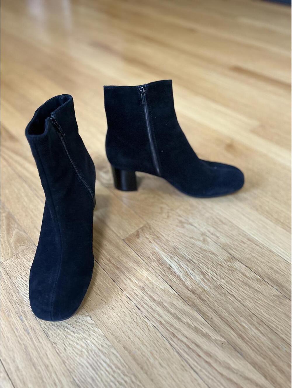 La Canadienne Joanie Suede Booties Size 9.5